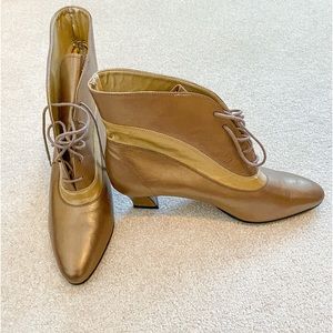 LIKE NEW California Magdesians Vintage Gold Leather Ankle Boots - Size 9.5